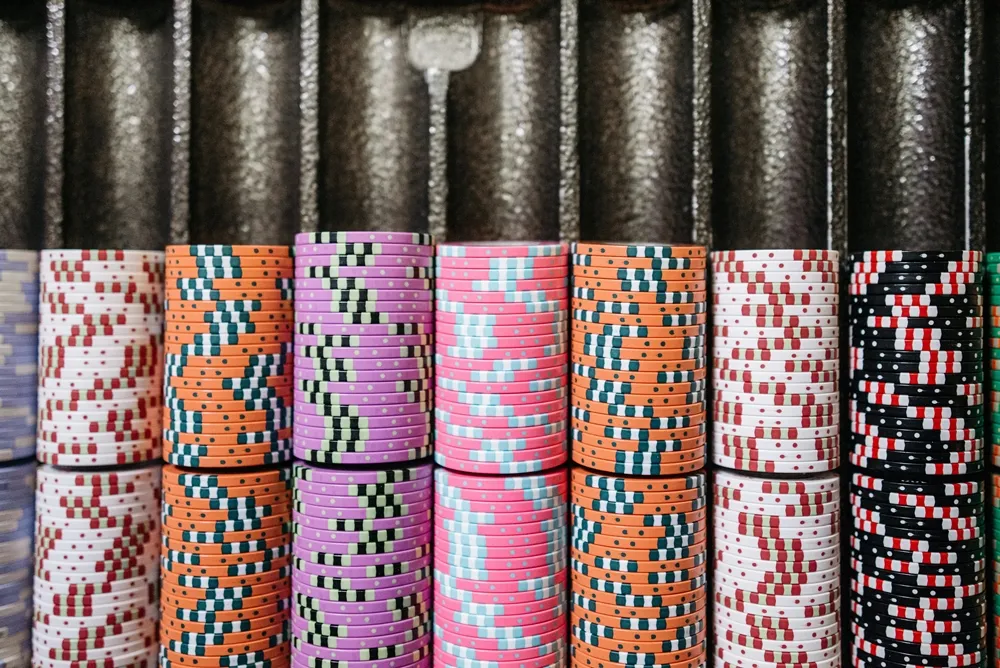 카지노 칩의 종류와 가치: 알아두면 돈이 되는 완벽 가이드